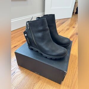 NIB Sorel Joan of Arctic ll Black Leather Wedge Zip Boots 8.5